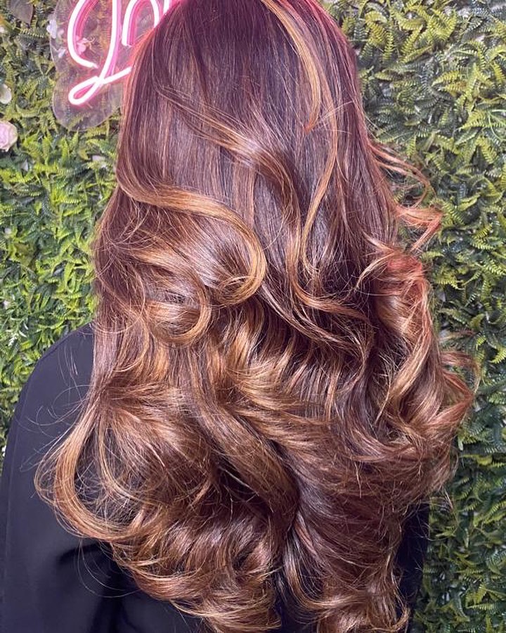 Morena Iluminada no Tatuapé – Especialista em Luzes Naturais Morena Iluminada no Tatuapé – Especialista em Luzes Naturais